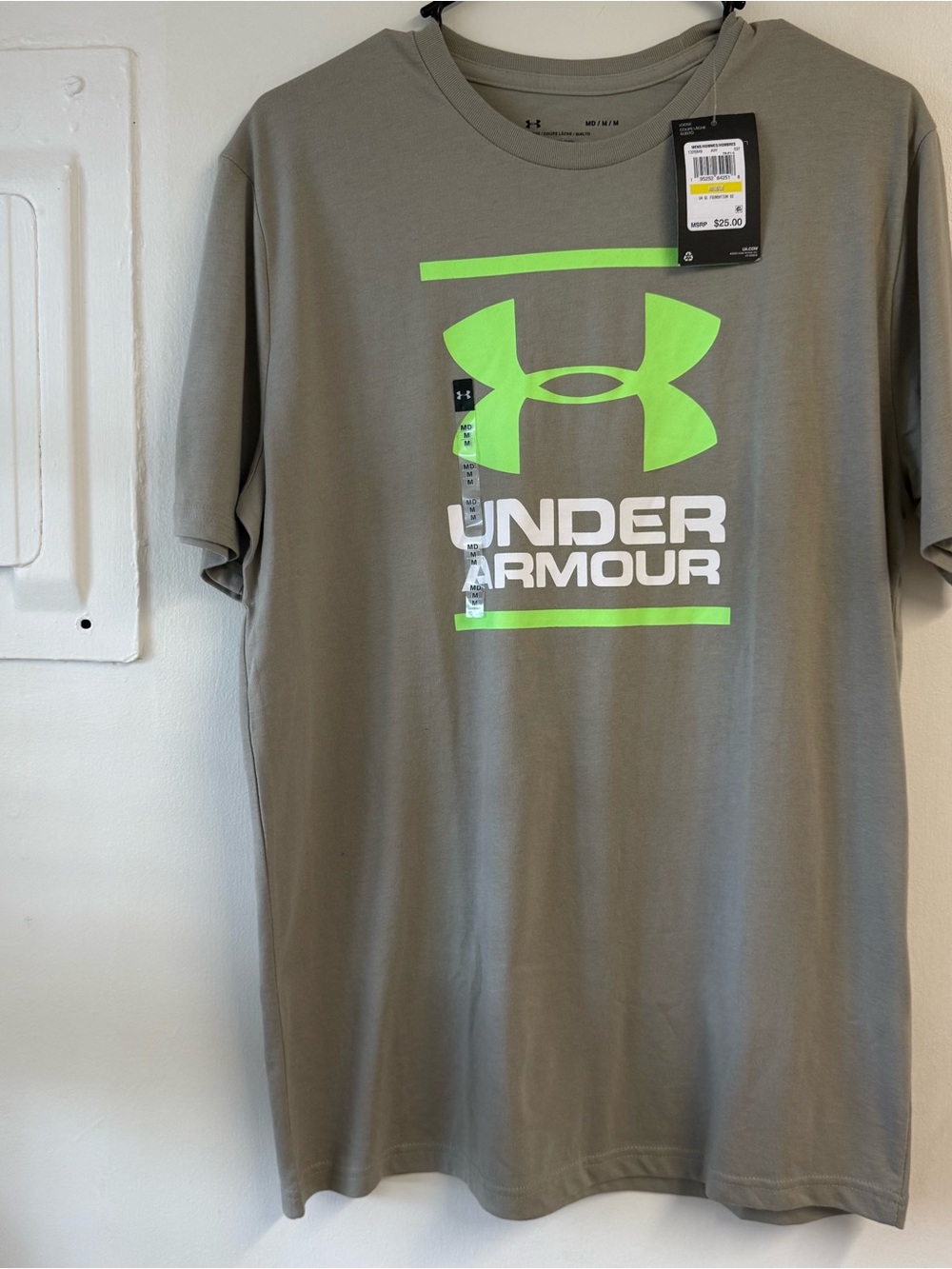 NWT Under Armour Men’s Size Medium Short-Sleeve Logo Tee in Gray and Neon Green